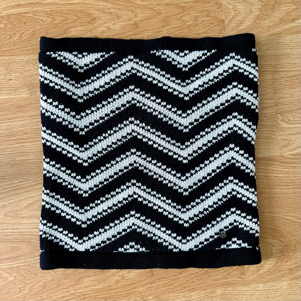 Lululemon Snow Amazing Neck Warmer Sherpa Chevron
